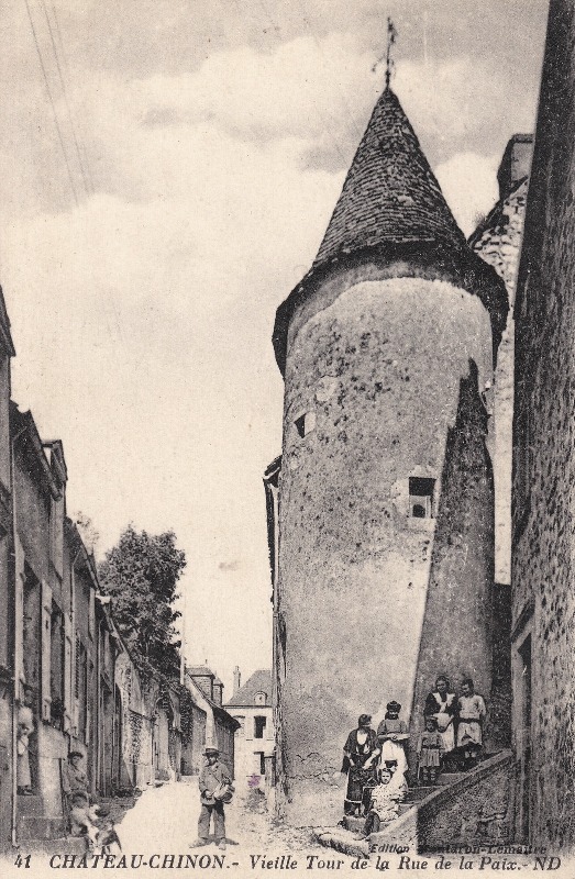 Château-Chinon (Nièvre) La vieille tour, rue de la Paix CPA