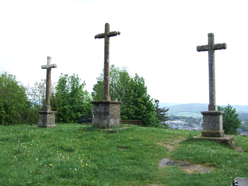 Château-Chinon (Nièvre) Le calvaire, les trois croix