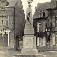 Le monuments aux Morts CPA