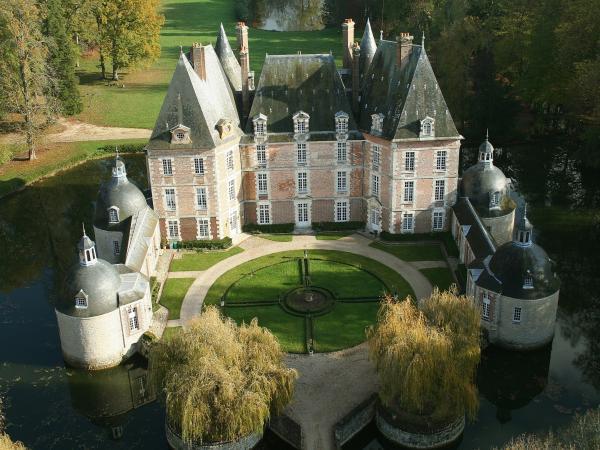Château-Renard (45) Château de la Motte, vue aérienne