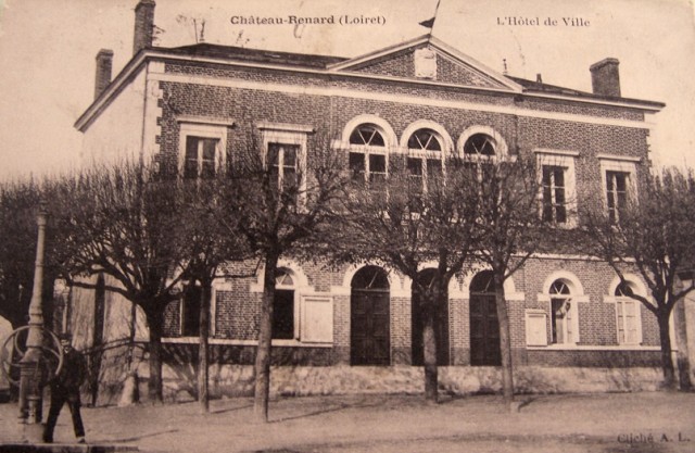 Château-Renard (45) Hôtel de Ville CPA