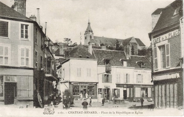 Château-Renard (45) Place de la République CPA