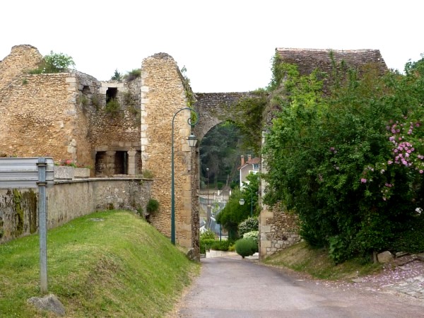 Château-Renard (45) Remparts