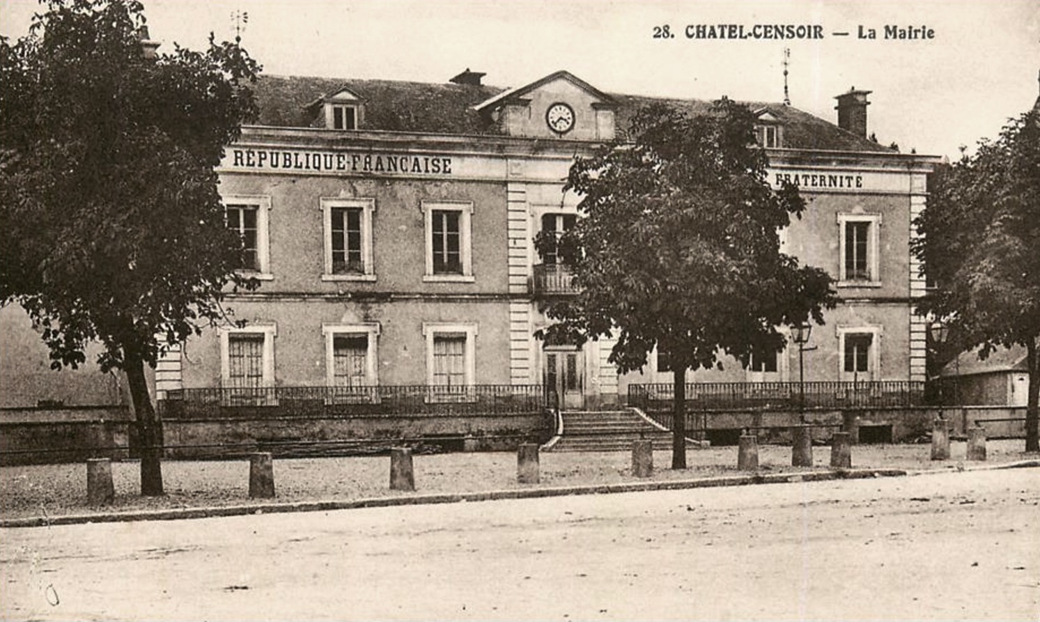 Châtel-Censoir (89) La mairie CPA