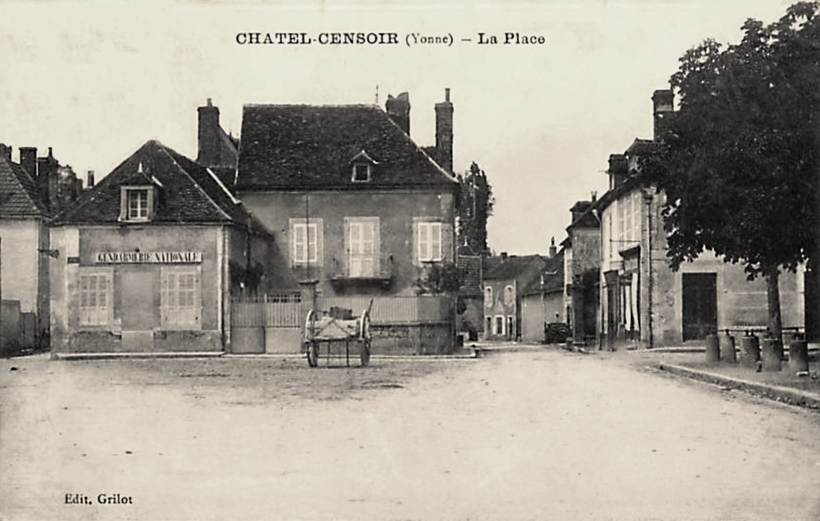 Châtel-Censoir (89) La Place CPA
