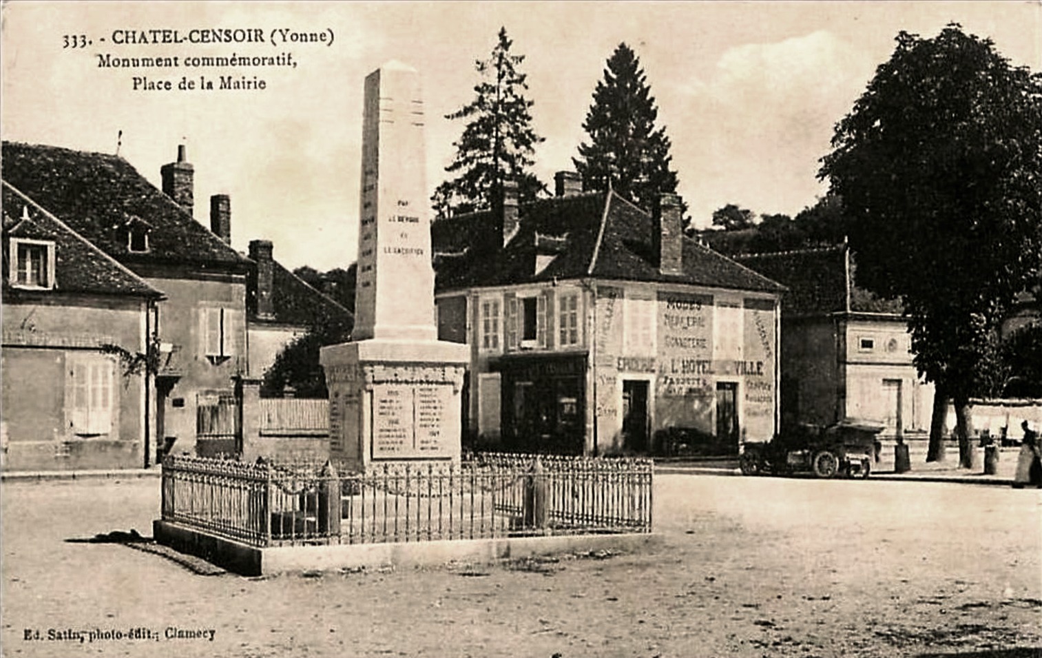 Châtel-Censoir (89) La place de la Mairie CPA