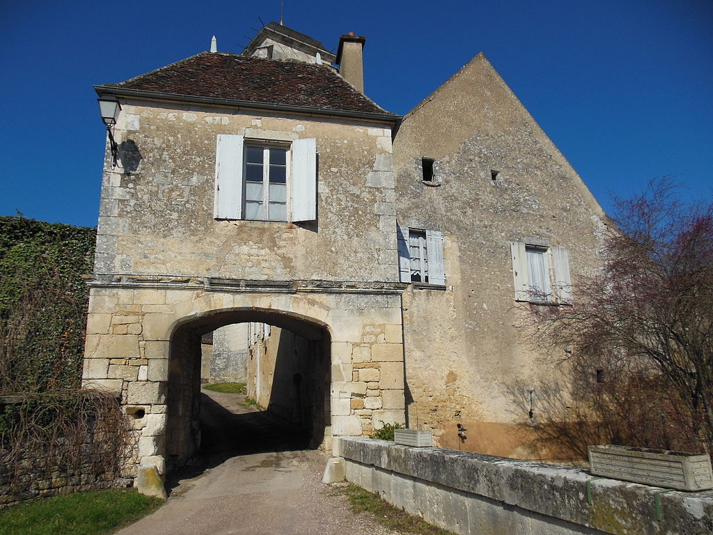 Châtel-Censoir (89) La porte d'entrée du château