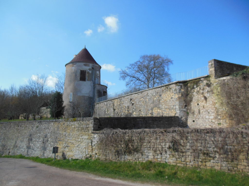 Châtel-Censoir (89) La tour d'enceinte du château