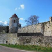 Châtel-Censoir (89) La tour d'enceinte du château