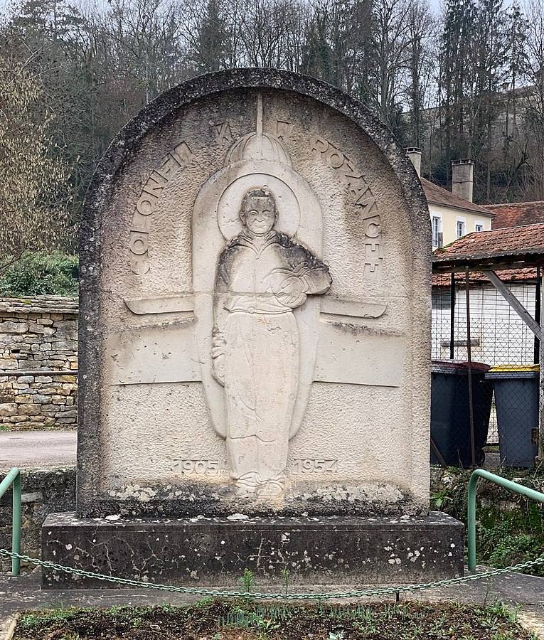 Châtel-Censoir (89) Le monument à Rozanoff