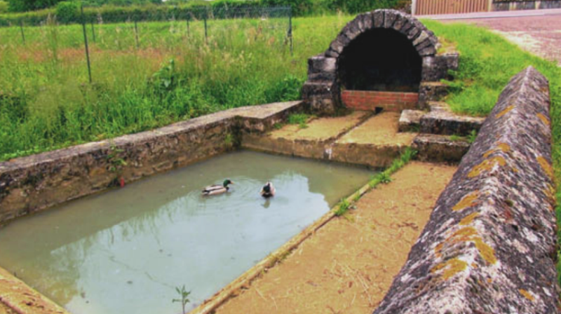 Châtillon-en-Bazois (Nièvre) Frasnay, le lavoir