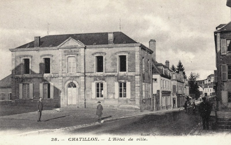 Châtillon-en-Bazois (Nièvre) L'Hôtel de Ville CPA