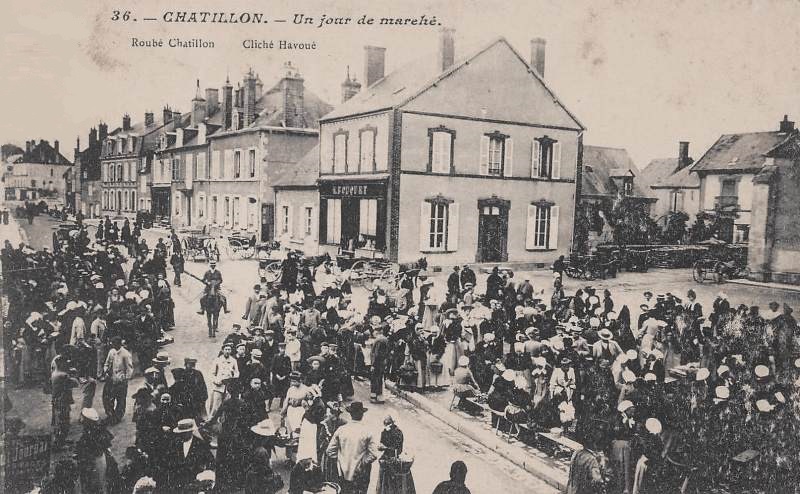 Châtillon-en-Bazois (Nièvre) La place du marché  CPA