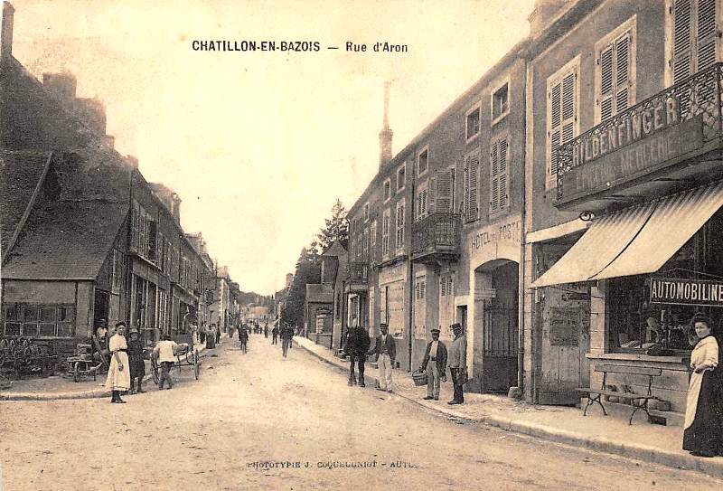 Châtillon-en-Bazois (Nièvre) La rue d'Aron CPA