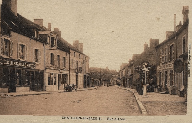Châtillon-en-Bazois (Nièvre) La rue d'Aron CPA