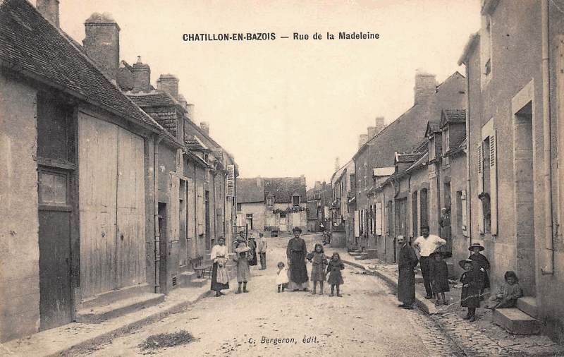Châtillon-en-Bazois (Nièvre) La rue de la Madeleine CPA