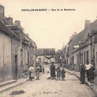 La rue de la Madeleine CPA