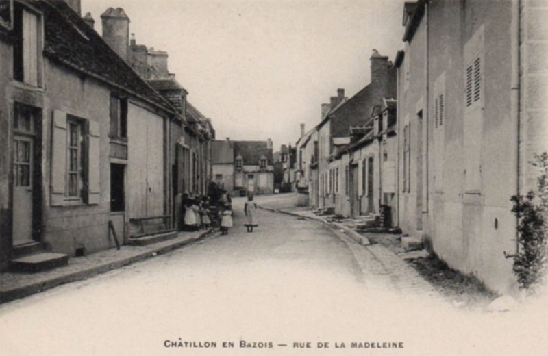 Châtillon-en-Bazois (Nièvre) La rue de la Madeleine CPA