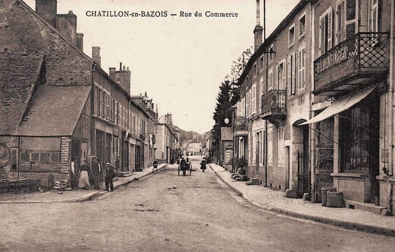 Châtillon-en-Bazois (Nièvre) La rue du commerce CPA