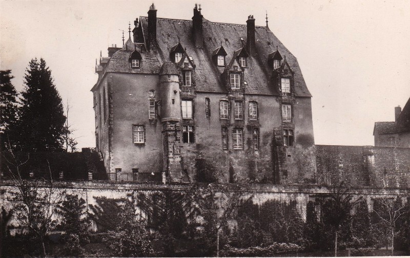 Châtillon-en-Bazois (Nièvre) Le château CPA