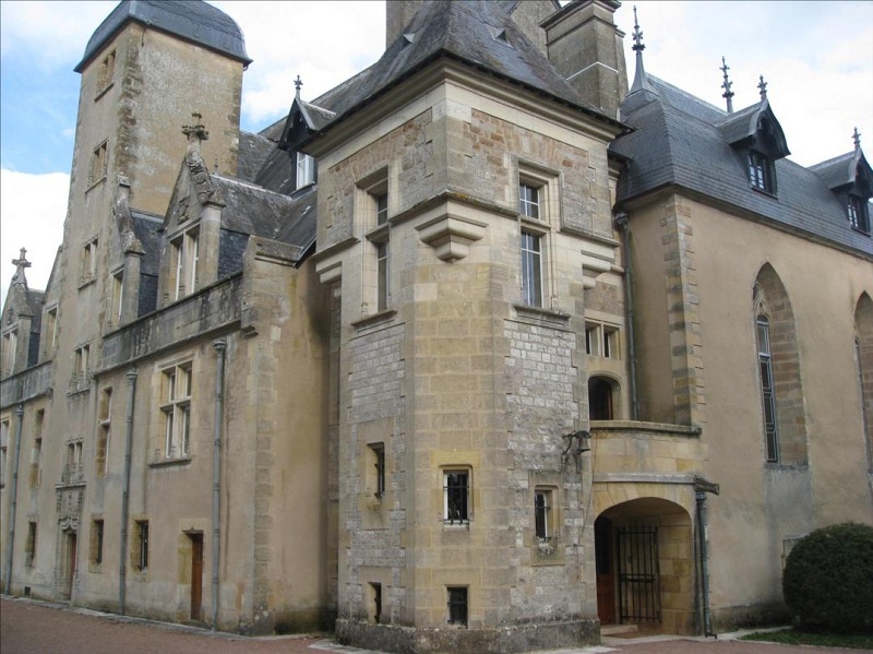 Châtillon-en-Bazois (Nièvre) Le château