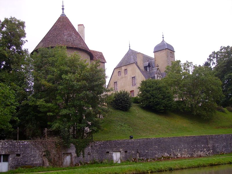 Châtillon-en-Bazois (Nièvre) Le château