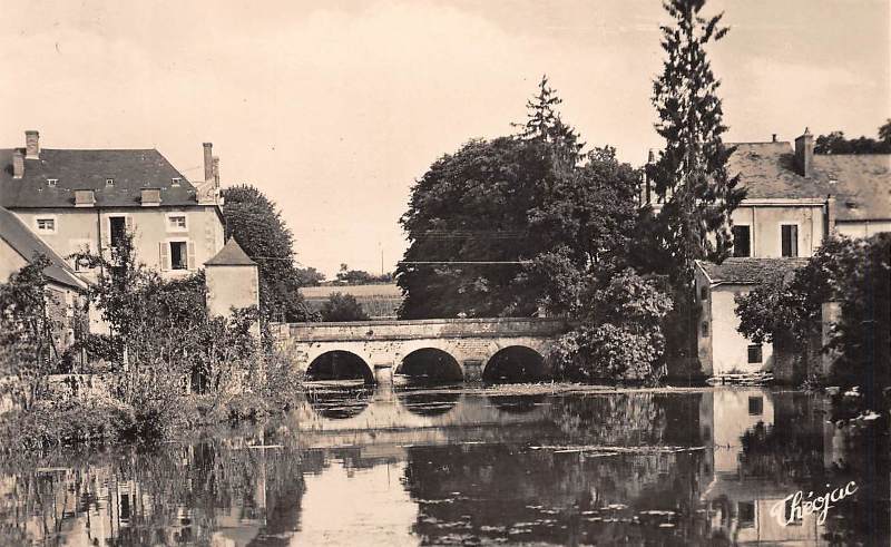 Châtillon-en-Bazois (Nièvre) Le pont CPA