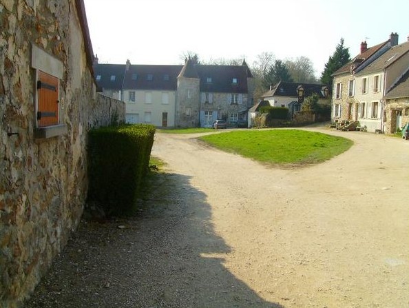 Chézy-sur-Marne (Aisne) Cour des Tournelles