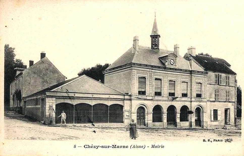 Chézy-sur-Marne (Aisne) CPA Mairie et marché