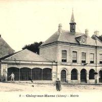 Chézy-sur-Marne (Aisne) CPA Mairie et marché