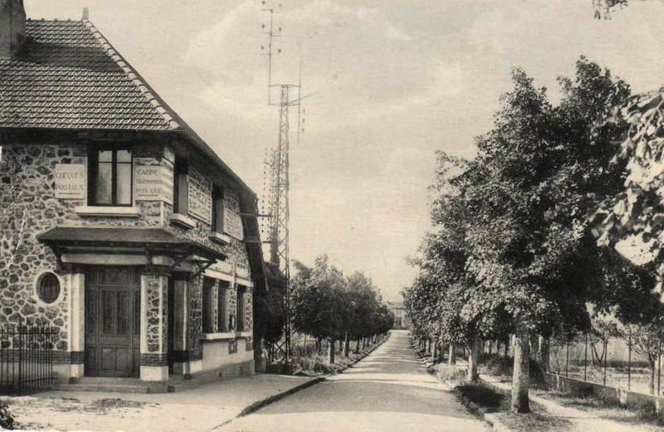 Chézy-sur-Marne (Aisne) CPA Rue de la gare