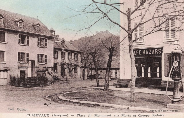 La place du Monuments aux Morts (cpa)