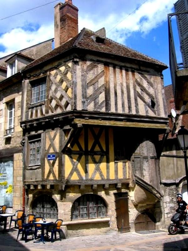 Clamecy (Nièvre) La maison du Tisserand