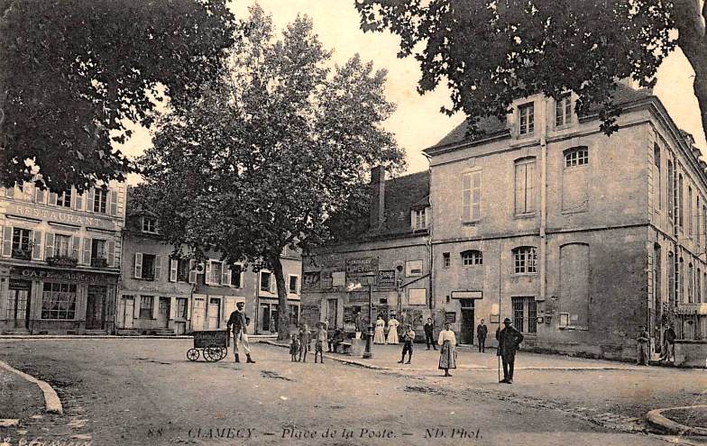 Clamecy (Nièvre) La place de la Poste CPA