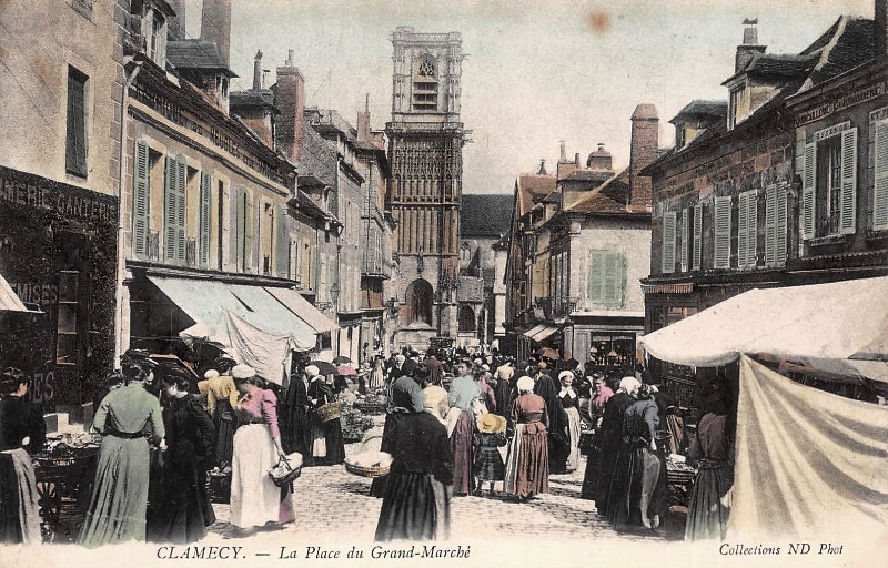 Clamecy (Nièvre) La place du marché CPA