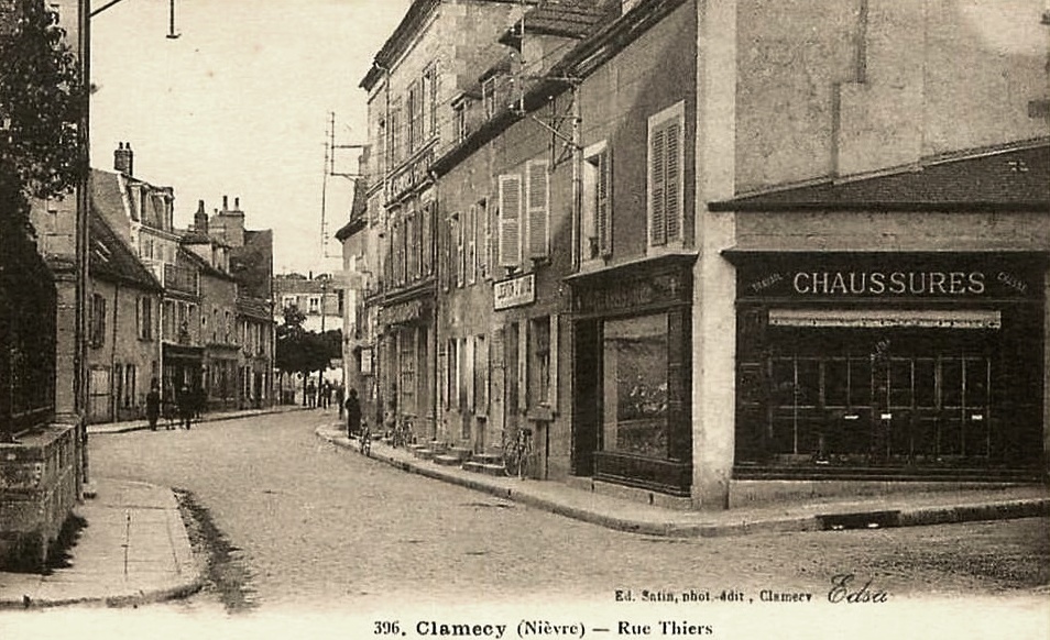 Clamecy (Nièvre) La rue Thiers CPA