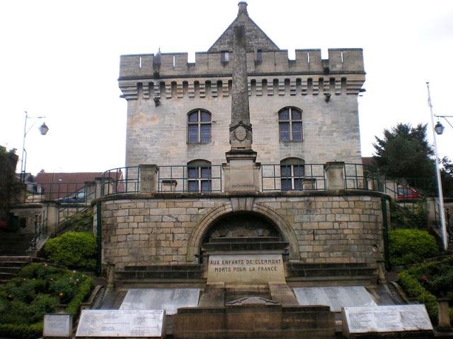 Clermont oise le monument aux morts