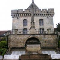 Clermont oise le monument aux morts