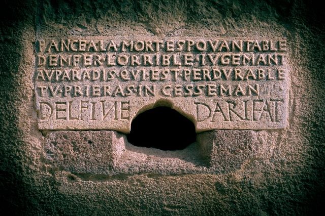 Des inscriptions anciennes