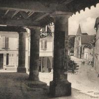 Condé-en-Brie (Aisne) CPA La halle et la grande rue 