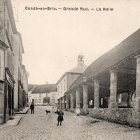 Condé-en-Brie (Aisne) CPA La halle et la grande rue