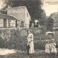 Condé-en-Brie (Aisne) CPA Passerelle du lavoir public