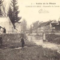 Condé-en-Brie (Aisne) CPA Passerelle du lavoir public