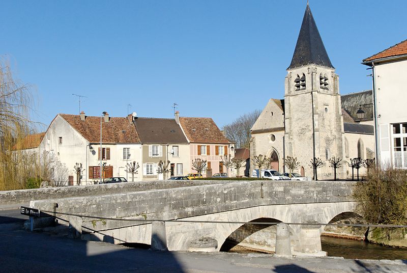 Condé-en-Brie (Aisne) L'église Saint Rémi et la Dhuys