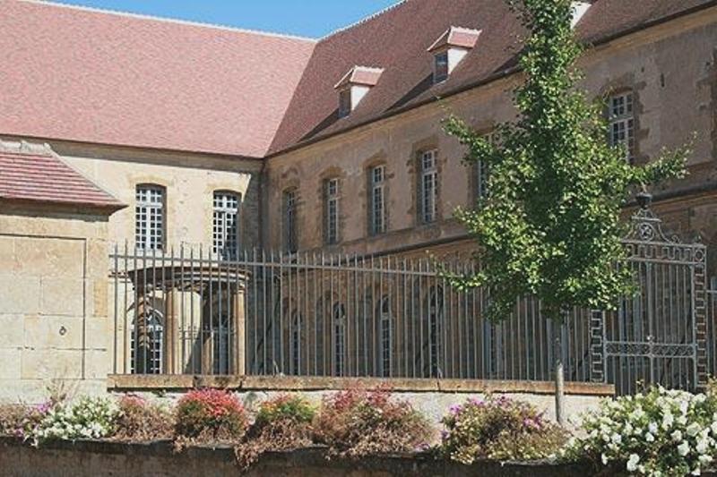 Corbigny (Nièvre) L'abbaye