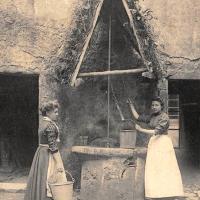 Un ancien puits à eau CPA