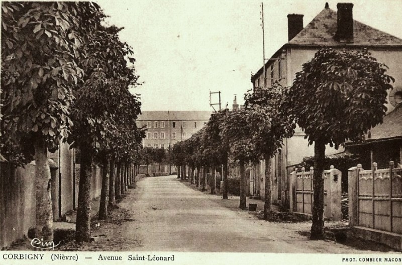 Corbigny (Nièvre) L'avenue Saint Léonard CPA