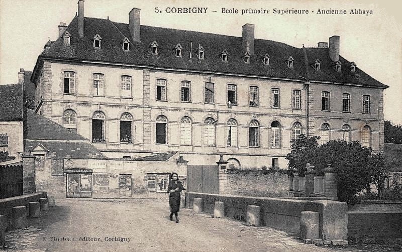 Corbigny (Nièvre) L'Ecole Supérieure CPA