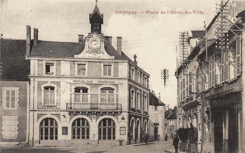 Corbigny (Nièvre) L'Hôtel de Ville CPA