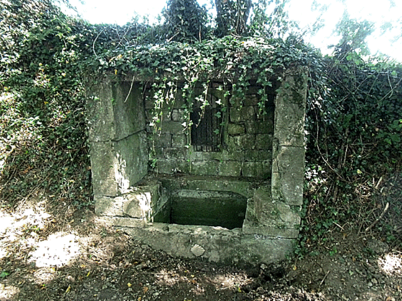 Corbigny (Nièvre) La fontaine Sainte Agathe